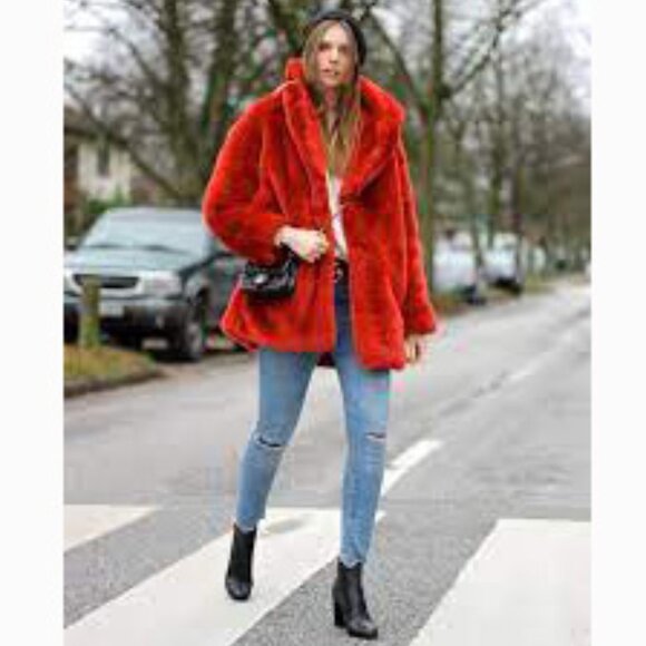 💖💥SHOWSTOPPER!💖💥 Luxurious Heavy Faux Fox Fur Coat in Red - Picture 10 of 16